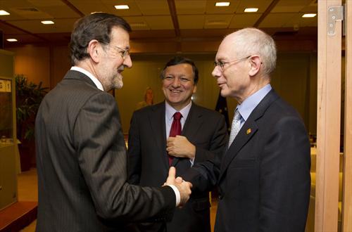 Rajoy, con Barroso y Van Rompuy antes del Consejo Europeo