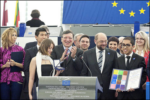 Presidentes CE y PE entregan el Nobel a un grupo de ciudadanos 