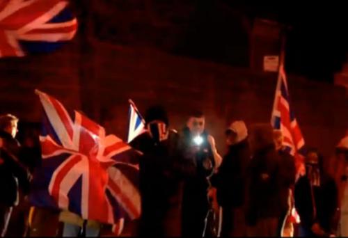 Manifestantes unionistas con la Union Jack en Belfast