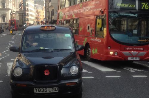 Taxi y autobús de Londres, señas de identidad británicas