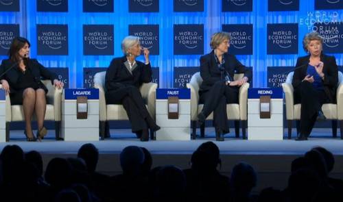 Lagarde, Reding y otras representantes femeninas durante el debate en Davos