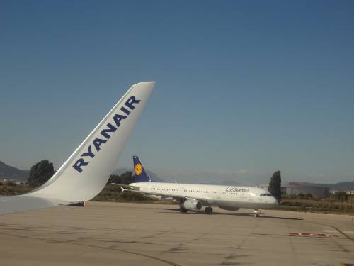 Avión de Ryanair en el aeropuerto