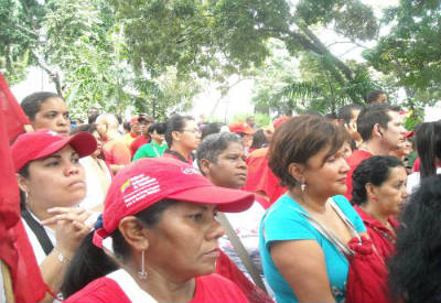 Simpatizantes Chávez rezan por su salud