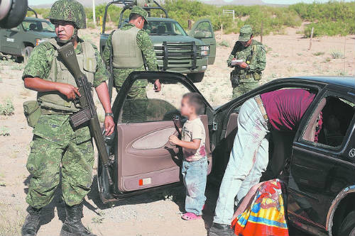 Militares mexicanos en frontera con EE.UU.
