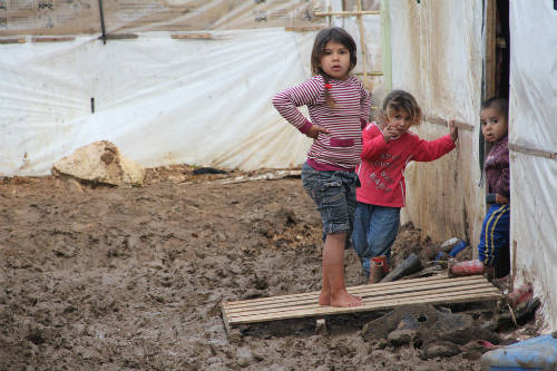 Niños sirios encampo de refugiados al norte del Líbano