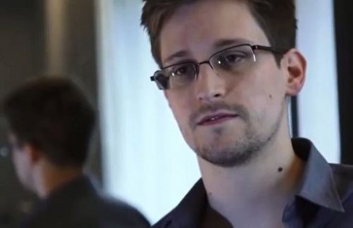 Edward Snowden, entrevistado en Hong Kong/ Foto: The Guardian/Glenn Greenwald y Laura Poitras
