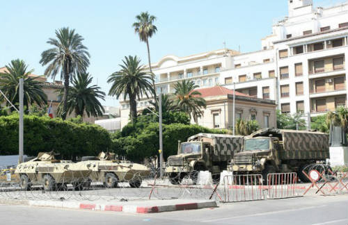 Fuerzas del ejército de Túnez en las calles de la capital