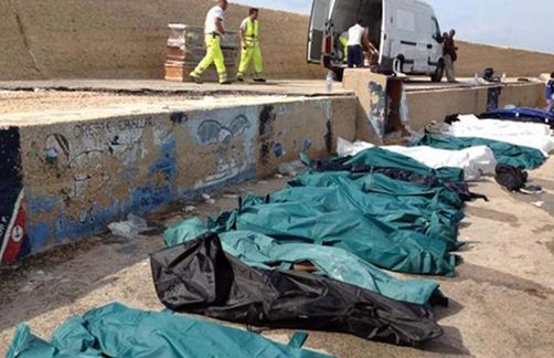 Inmigrantes muertos en bolsas verdes y negras