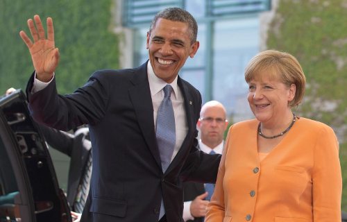 Angela Merkel y Barack Obama saludan muy sonrientes