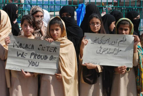 Niñas paquistaníes se manifiestan a favor de Malala