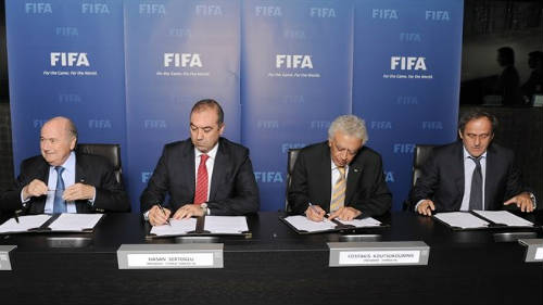 Firma acuerdo creación CFA con presencia de Blatter y Platini