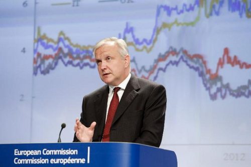 Olli Rehn en la rueda de prensa