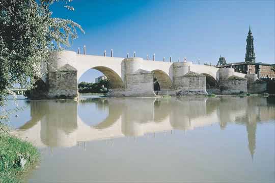 Puente de Piedra en Zaragoza