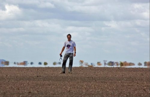 Francisco Sánchez con el lago Turkana a su espalda
