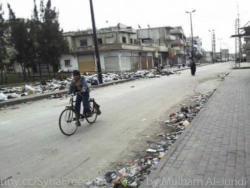 Basura en calle de Homs