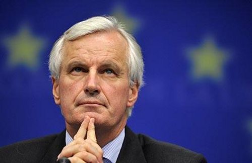 El comisario Michel Barnier en actitud meditabunda