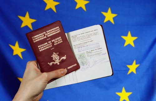 Dos pasaportes europeos