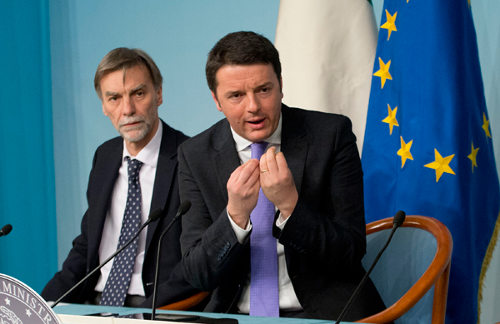 Renzi y Padoan en rueda de prensa