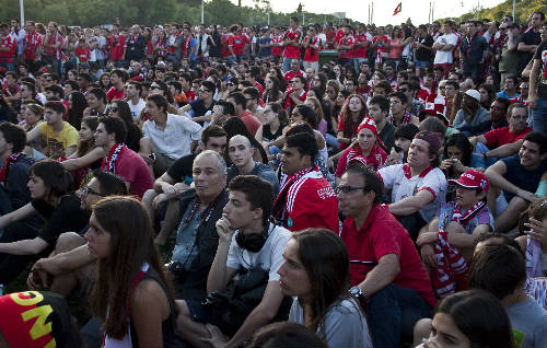 Aficionados del Benfica, en el parque Edudardo VII