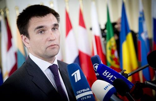 El ministro de Asuntos Exteriores de Ucrania habla con los periodistas