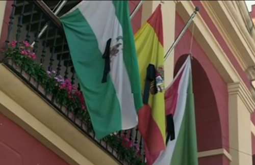 Banderas a media asta en el ayuntamiento de Berja