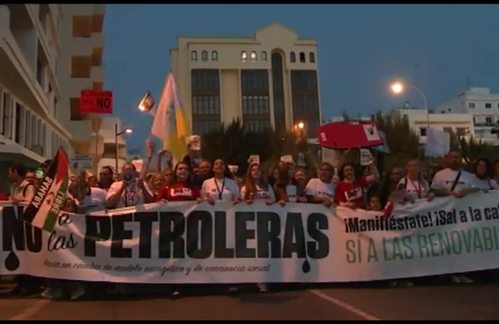 Manifestación en Canarias contra la extracción de petróleo en alta mar