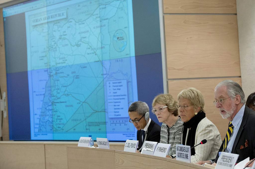 Integrantes de la Comisión que ha elaborado el informe de Siria en la presentación