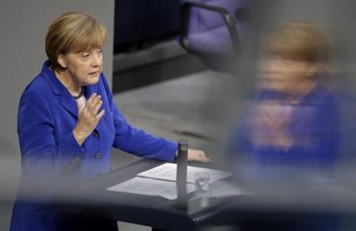 Angela Merkel hablando en el Parlamento alemán