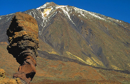 El Teide y el Roque Cinchado en primer término