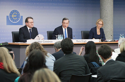 Mario Draghi y el subdirector del BCE en rueda de prensa