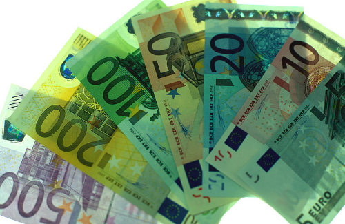 Billetes de euro en forma de abanico