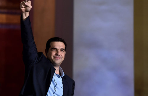 Alexis Tsipras con el puño al aire