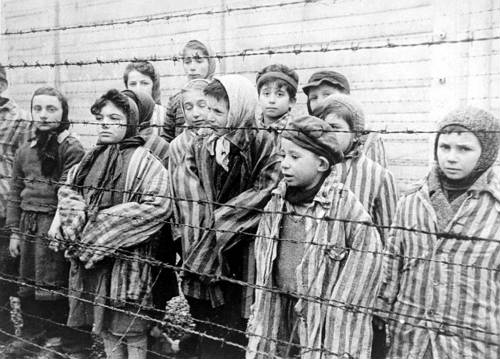 Niños en Auschwitz el 27de enero de 1945