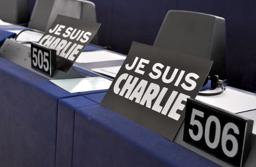 Carteles de Charlie Hebdo en el Parlamento Europeo
