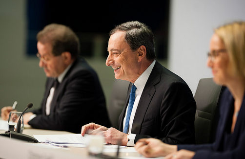 Mario Draghi muy sonriente