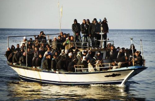 Inmigrantes en una barcaza