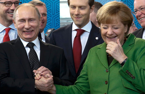 Putin y Merkel muertos de risa