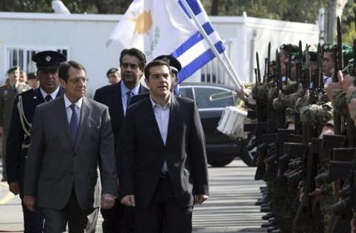 Alexis Tsipras con el presidente de Chipre Nikos Anastasiadis