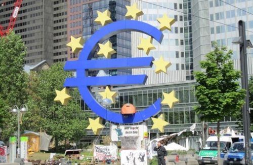 Un montaje satírico con el euro como protagonista