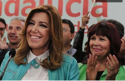 Susana Díaz rodeada de compañeros del PSOE