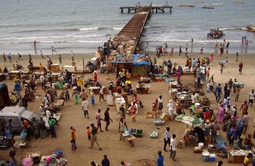 Mercado de pescado en la playa