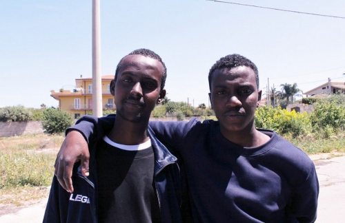 Dos emigrantes somalíes