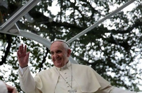 El papa Francisco en el papmovil