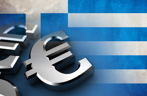 Imagen del euro sobre una bandera de Grecia