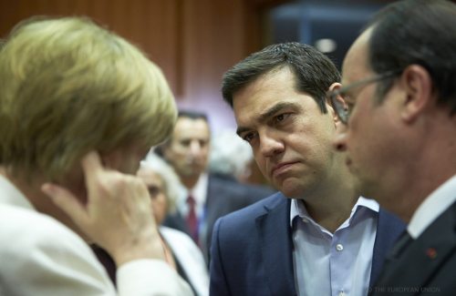 Angela Merkel, Alexis Tsipras y François Hollande, hablan en un aparte