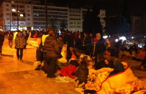 Refugiados acampados en una plaza