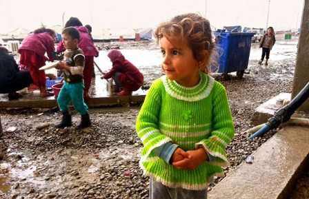 niños en un campo de refugiados